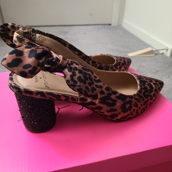 Torrid Betsey Johnson Leopard Pointed Heels - Picture 6 of 9